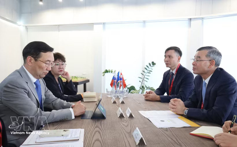 At the meeting between Minister of Finance Ngo Van Tuan and Aysen Sergeyevich Nikolayev, Head of the Sakha Republic (Yakutia) of Russia on September 3 (Photo: VNA)
