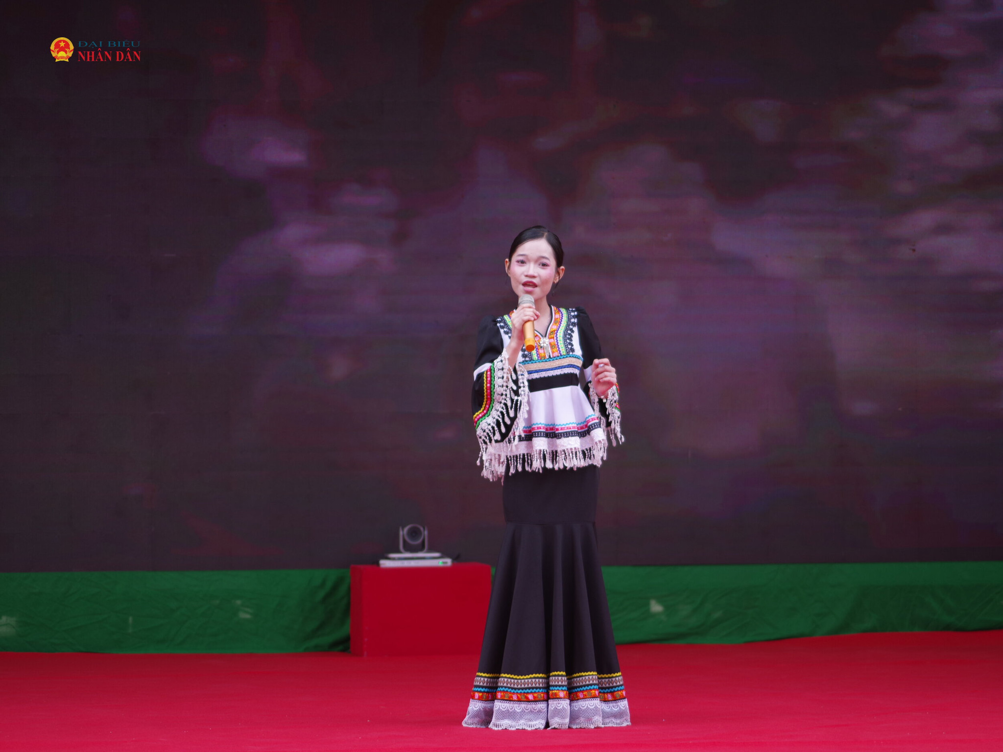 Học sinh Trường Phổ thông Dân tộc Nội trú THCS và THPT Pi Năng Tắc biểu diễn văn nghệ chào mừng Lễ khai giảng