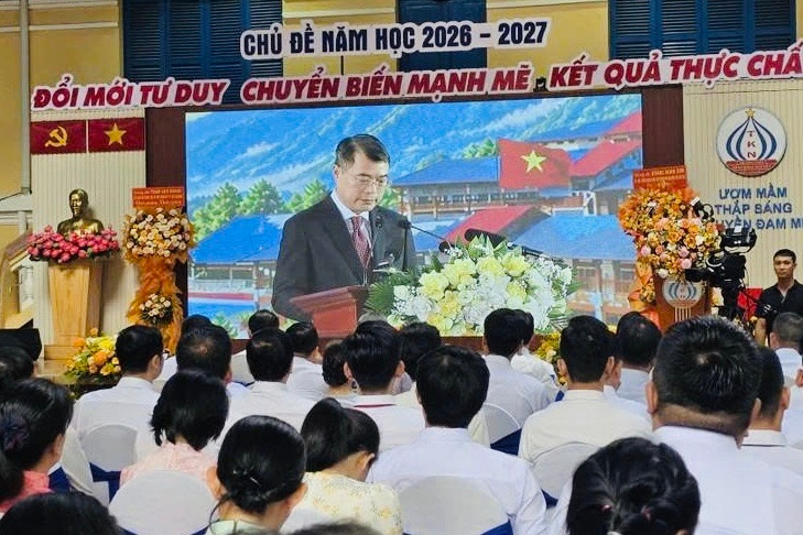Học sinh điểm Trường THPT Trần Khai Nguyên dự phần lễ chung toàn quốc của Lễ khai giảng năm học mới