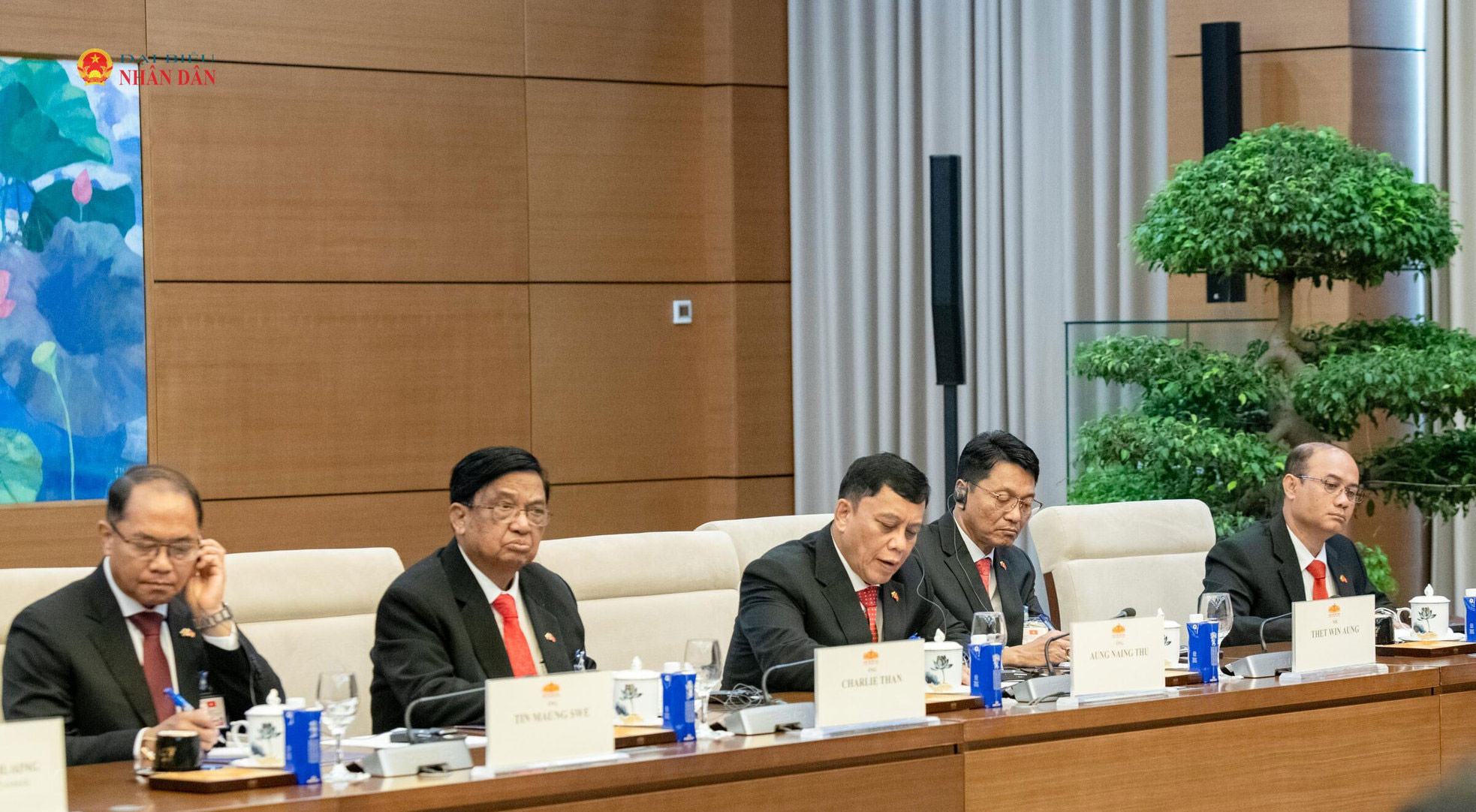 Các đại biểu dự cuộc hội kiến