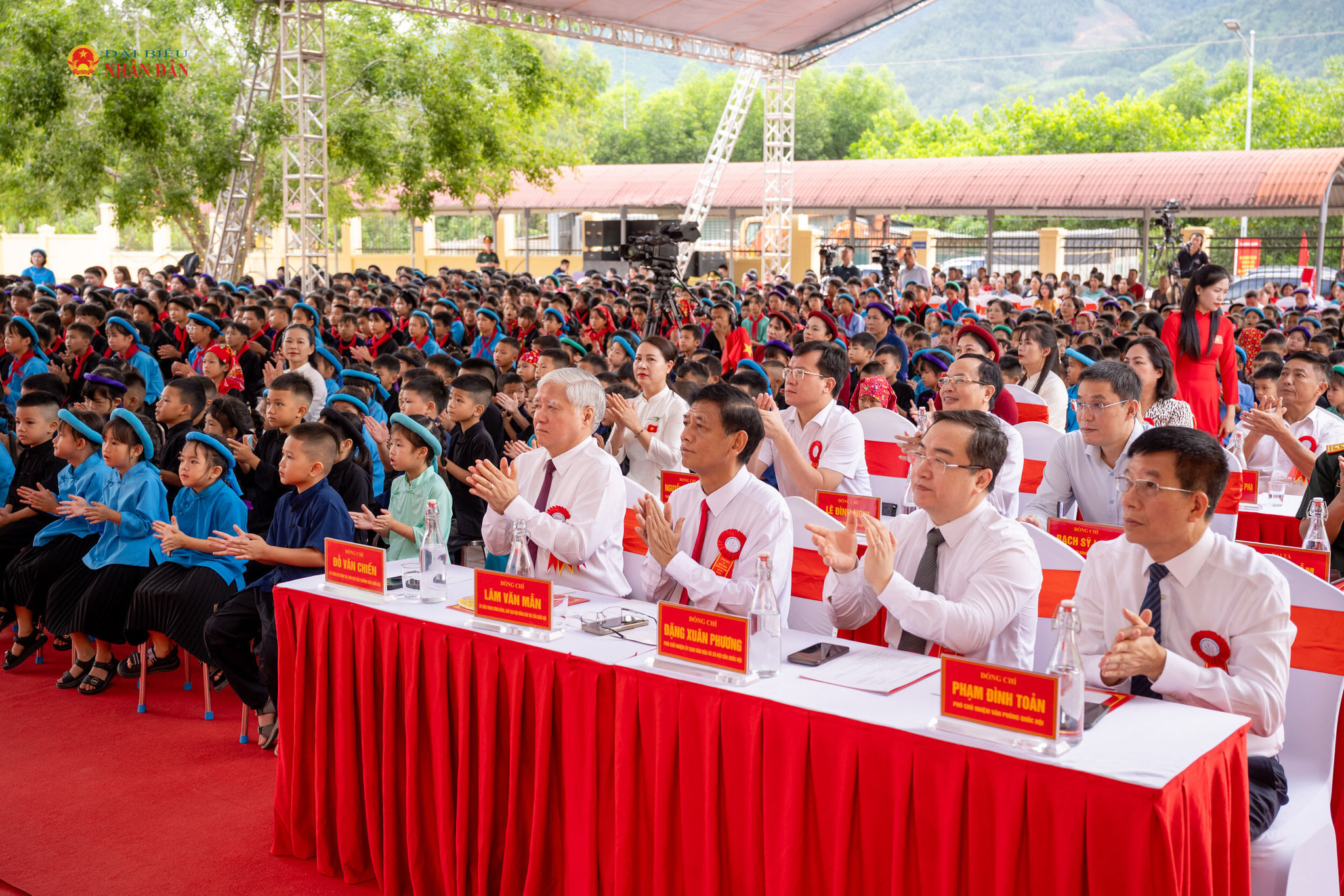 Phó Chủ tịch Thường trực Quốc hội Đỗ Văn Chiến dự Lễ khai giảng và Lễ khánh thành Trường Phổ thông nội trú Tiểu học và THCS Bình Liêu