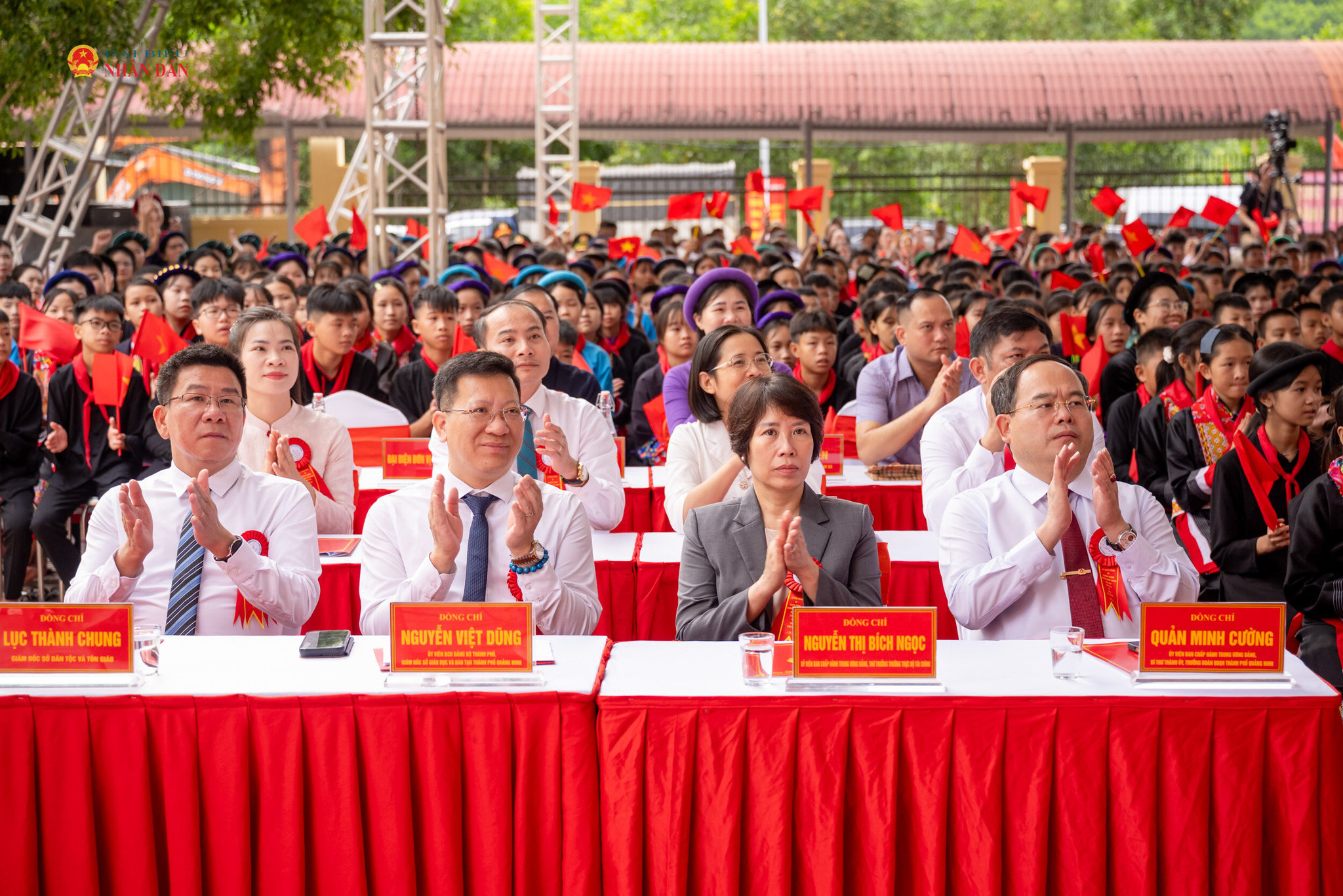 Các đại biểu tham dự buổi lễ
