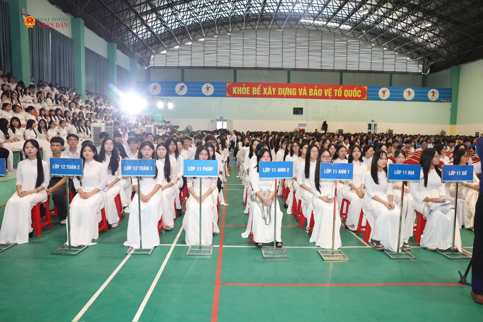 Học sinh Trường THPT chuyên Lương Văn Tụy tại Lễ khai giảng