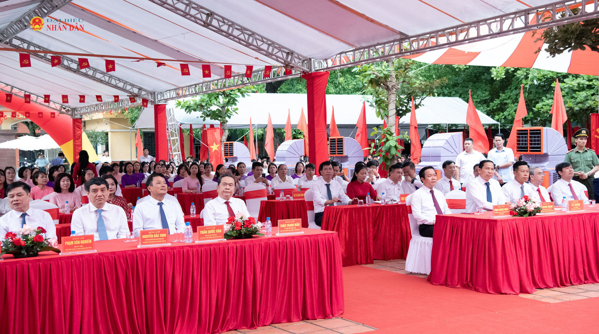 Chủ tịch Quốc hội Trần Thanh Mẫn và các đại biểu dự Lễ khai giảng năm học mới 2026 - 2027 tại điểm cầu Trường THPT Lê Quý Đôn, tỉnh Hưng Yên