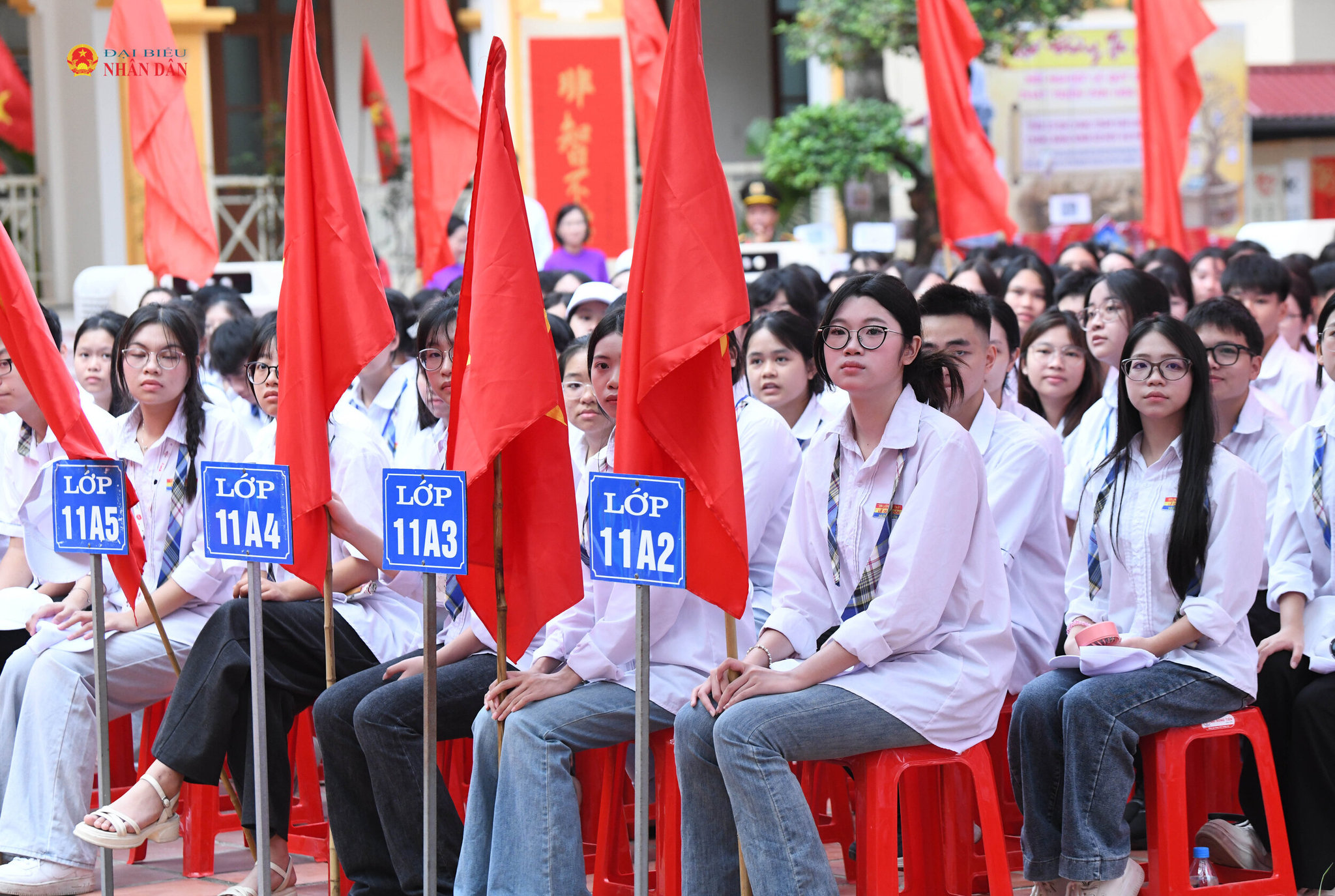 Các em học sinh dự lễ khai giảng.2