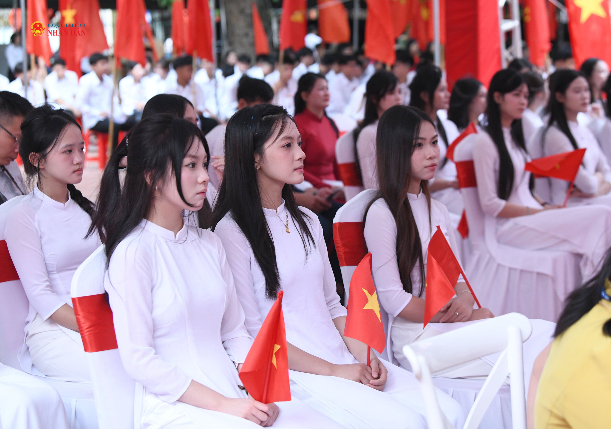 Học sinh Trường THPT Lê Quý Đôn, tỉnh Hưng Yên dự lễ khai giảng năm học mới