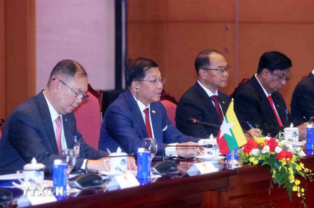 Tổng thống Min Aung Hlaing và thành viên đoàn Myanmar tại cuộc hội đàm với Tổng Bí thư, Chủ tịch nước Tô Lâm
