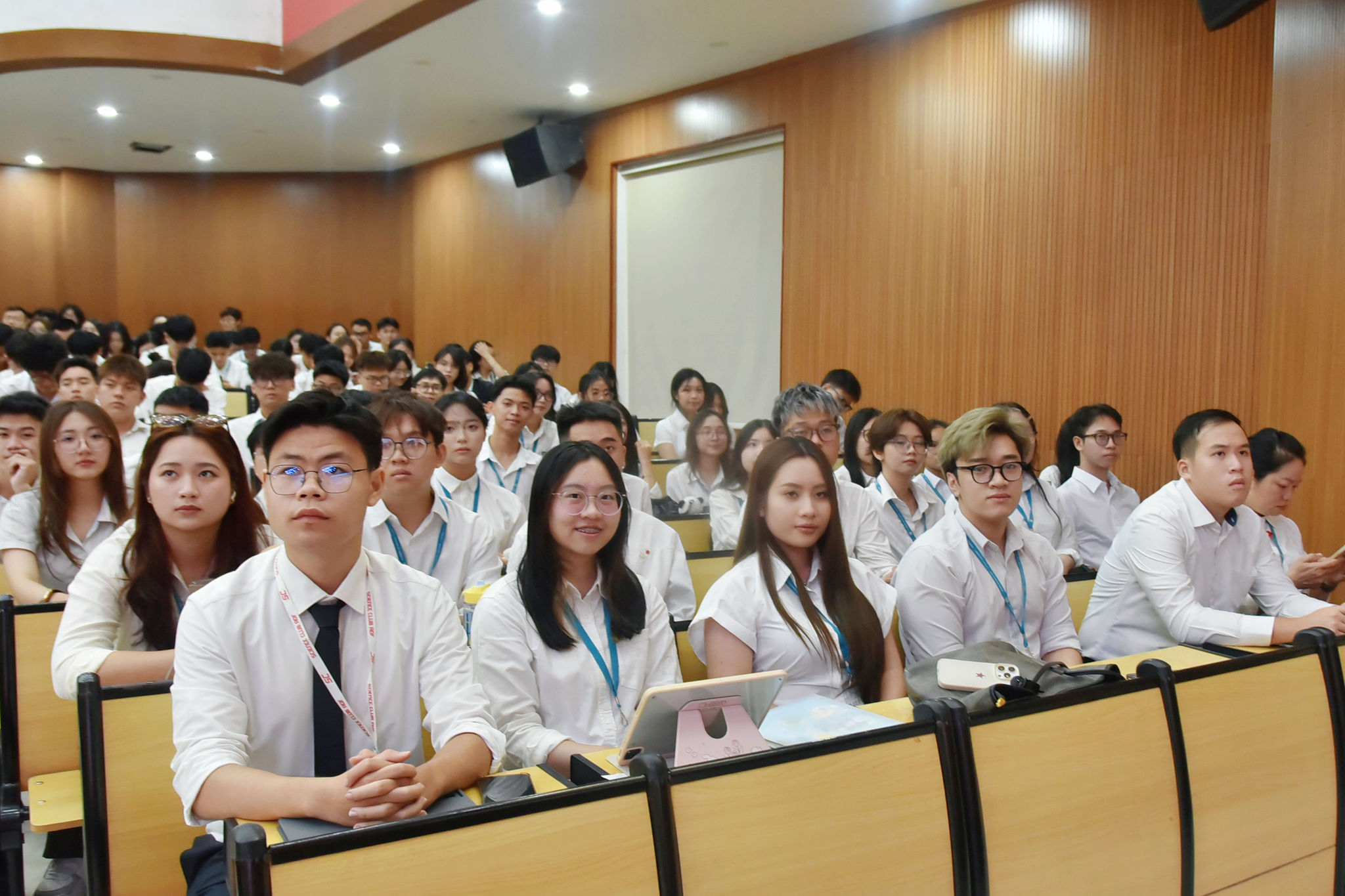 Tân sinh viên Học viện Tài chính dự lễ khai giảng tại trụ sở chính Hà Nội