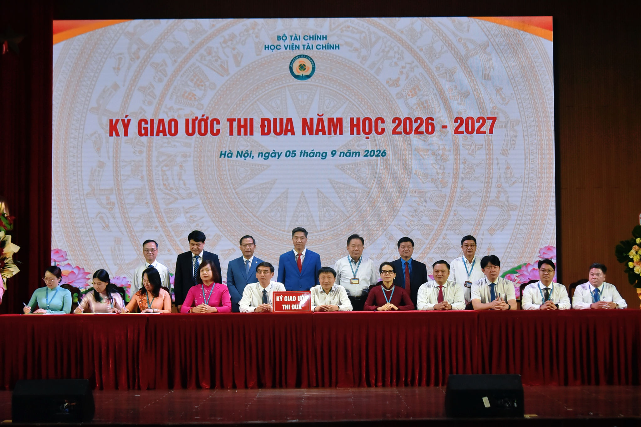 Học viện Tài chính đón năm học mới với khát vọng học tập nghiên cứu, sáng tạo và cống hiến