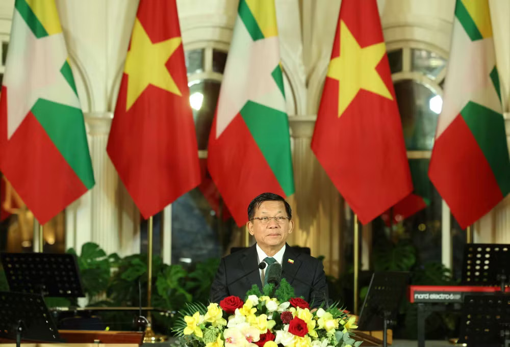 Tổng thống Cộng hòa Liên bang Myanmar Min Aung Hlaing phát biểu. (Ảnh: Thống Nhất/TTXVN) Tổng thống Cộng hòa Liên bang Myanmar Min Aung Hlaing phát biểu