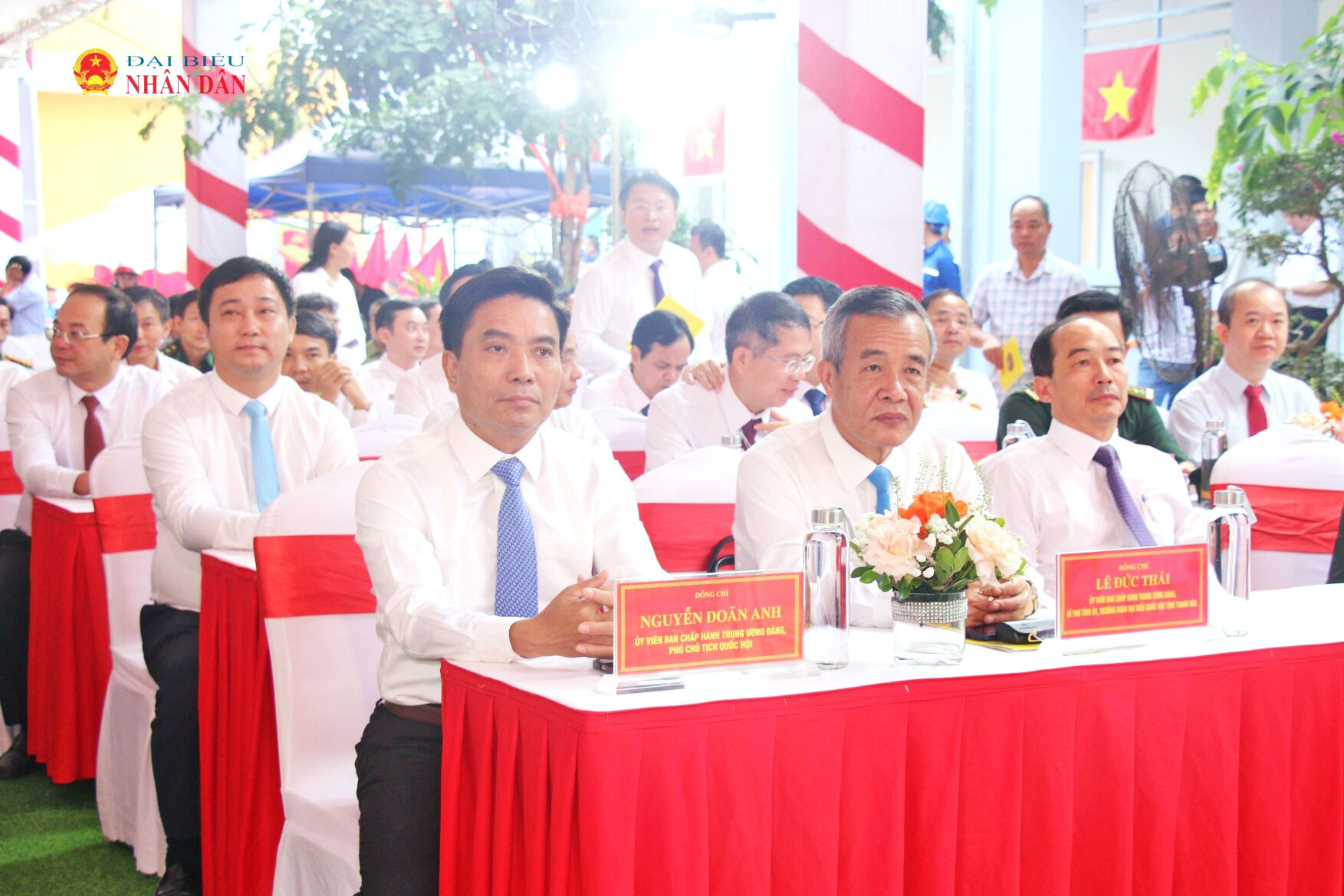 Phó Chủ tịch Quốc hội, Thượng tướng Nguyễn Doãn Anh và các đại biểu dự Lễ khai giảng tại Trường phổ thông nội trú Tiểu học và THCS Sơn Thủy, xã Sơn Thủy, tỉnh Thanh Hóa