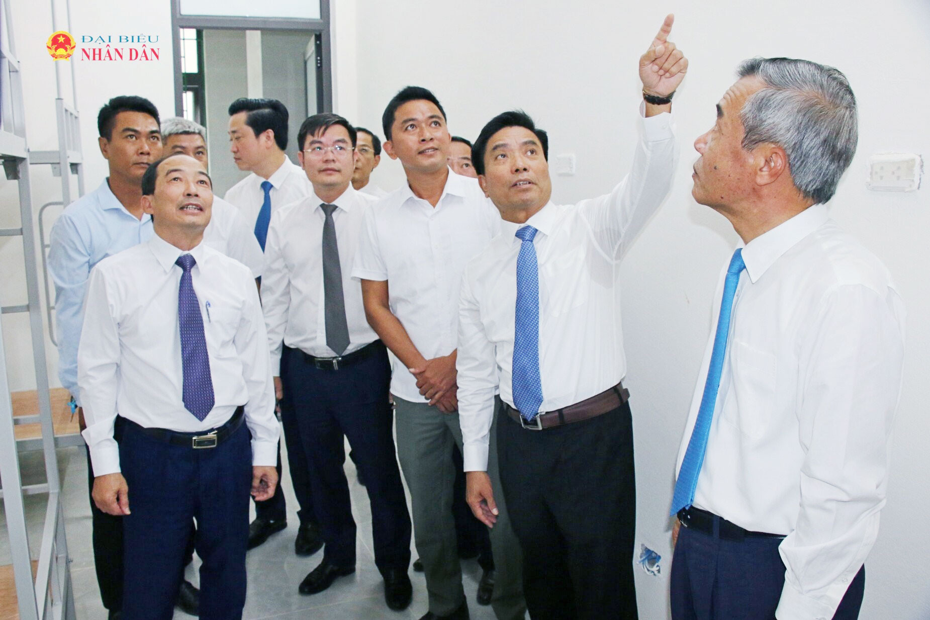 Phó Chủ tịch Quốc hội, Thượng tướng Nguyễn Doãn Anh kiểm tra cơ sở vật chất của Trường phổ thông nội trú Tiểu học và THCS Sơn Thủy