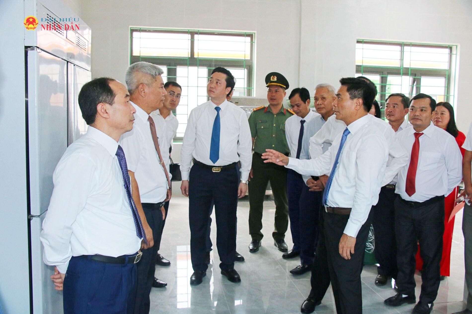 Phó Chủ tịch Quốc hội, Thượng tướng Nguyễn Doãn Anh kiểm tra cơ sở vật chất của Trường phổ thông nội trú Tiểu học và THCS Sơn Thủy