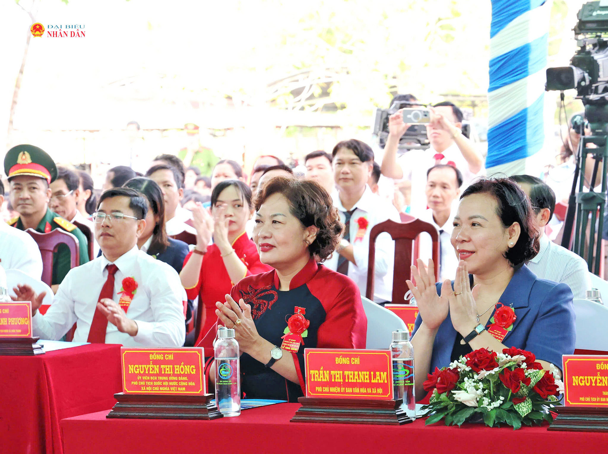Phó Chủ tịch Quốc hội Nguyễn Thị Hồng dự Lễ khai giảng tại Trường THCS và THPT Ngã Sáu, TP. Cần Thơ