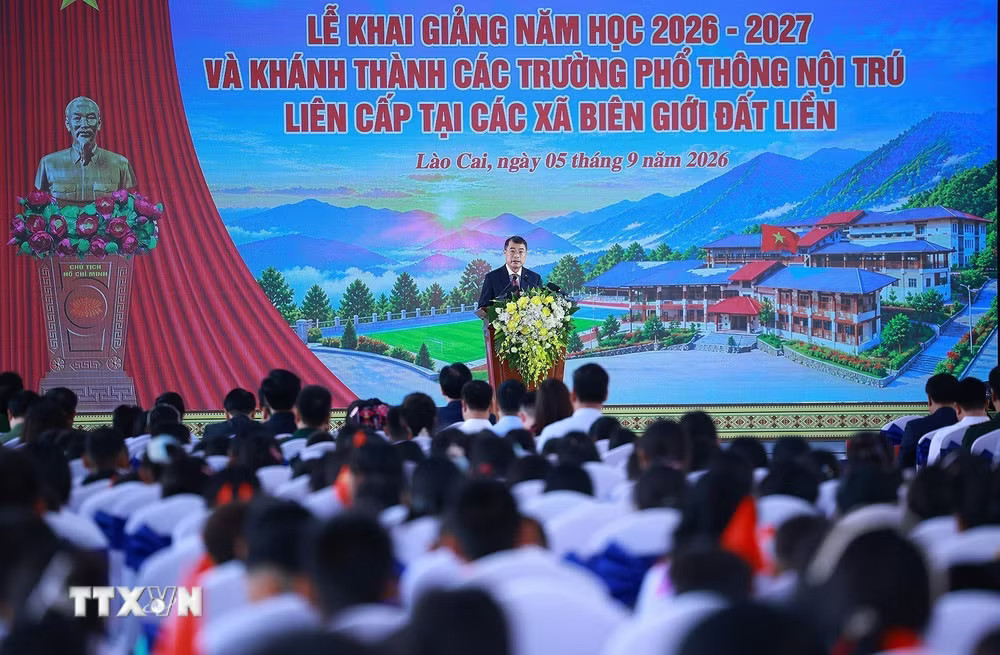 Thủ tướng Lê Minh Hưng phát biểu tại Lễ khai giảng năm học 2026-2027 của Trường Phổ thông nội trú liên cấp Tiểu học và Trung học cơ sở Mường Khương, xã Mường Khương, tỉnh Lào Cai. (Ảnh: Dương Giang/TTXVN) Thủ tướng Lê Minh Hưng phát biểu tại Lễ khai giảng năm học 2026-2027 của Trường Phổ thông nội trú liên cấp Tiểu học và Trung học cơ sở Mường Khương, xã Mường Khương, tỉnh Lào Cai