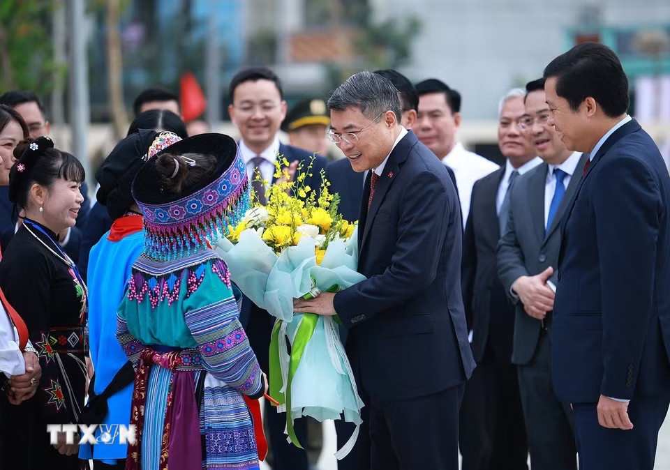 Thủ tướng Lê Minh Hưng đến dự Lễ khai giảng năm học mới tại Trường Phổ thông nội trú liên cấp Mường Khương (Lào Cai)