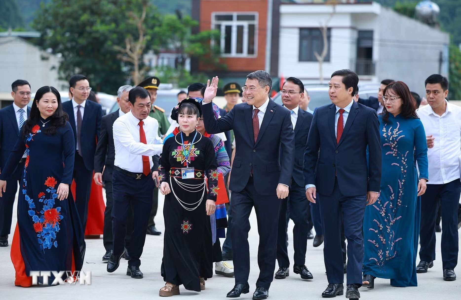 Thủ tướng Chính phủ Lê Minh Hưng đến dự Lễ khai giảng năm học 2026-2027 tại Trường Phổ thông nội trú Mường Khương, xã Mường Khương, tỉnh Lào Cai