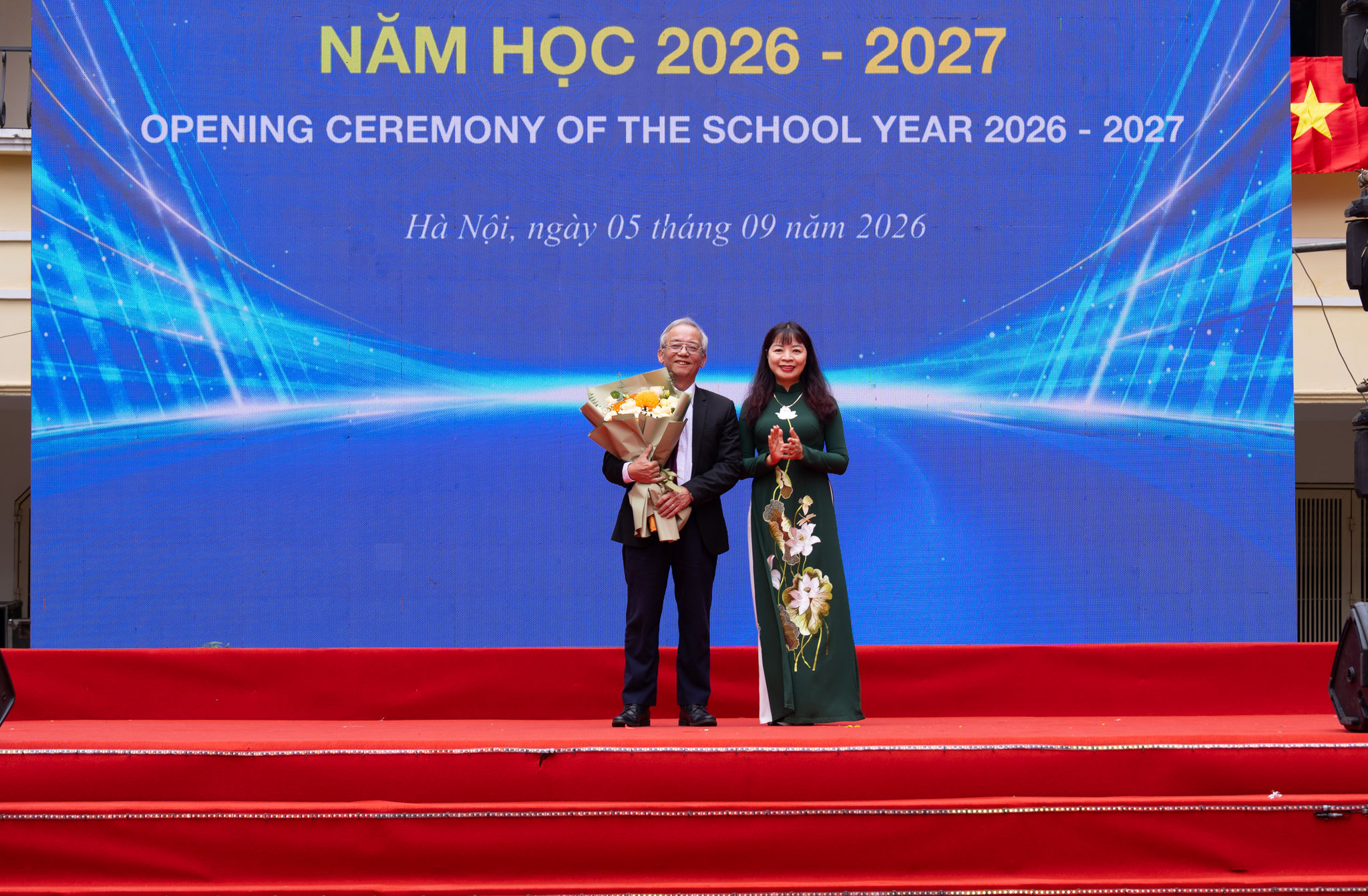Ban Giám hiệu Trường Đại học Khoa học Xã hội và Nhân văn tri ân Ban Giám hiệu tiền nhiệm