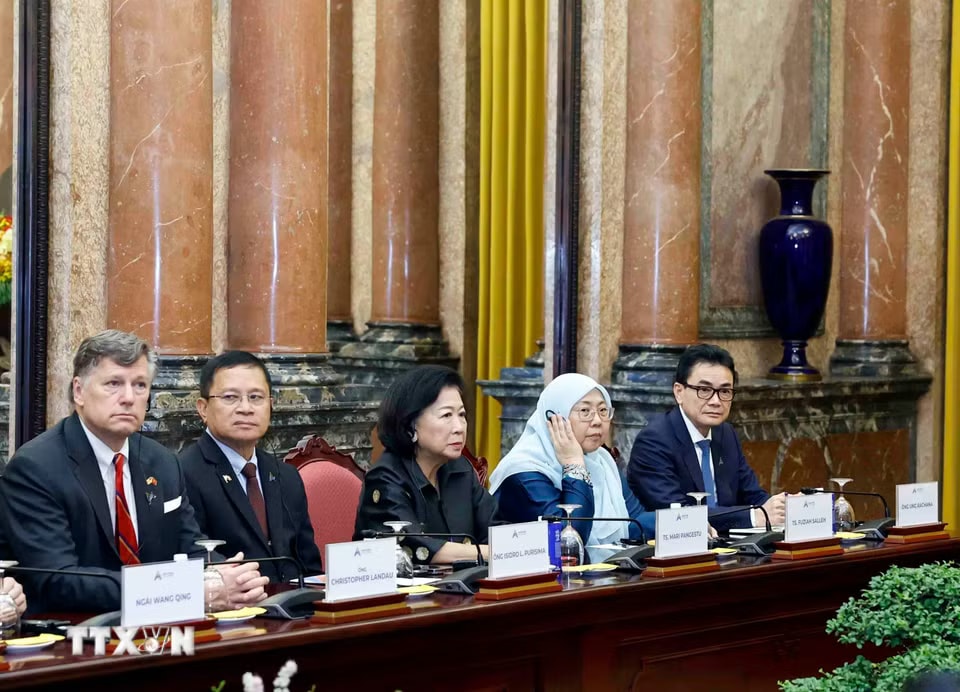 c8daa51190beb75e21ca9d0ee-_ttxvn-tong-bi-thu-chu-tich-nuoc-tiep-cac-dai-bieu-du-dien-dan-tuong-lai-asean-2026-8815957-5.jpg.avif