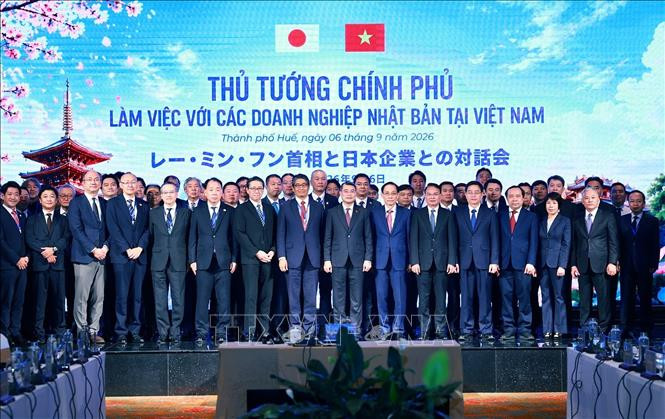 Thủ tướng Lê Minh Hưng với lãnh đạo các doanh nghiệp Nhật Bản tại Việt Nam
