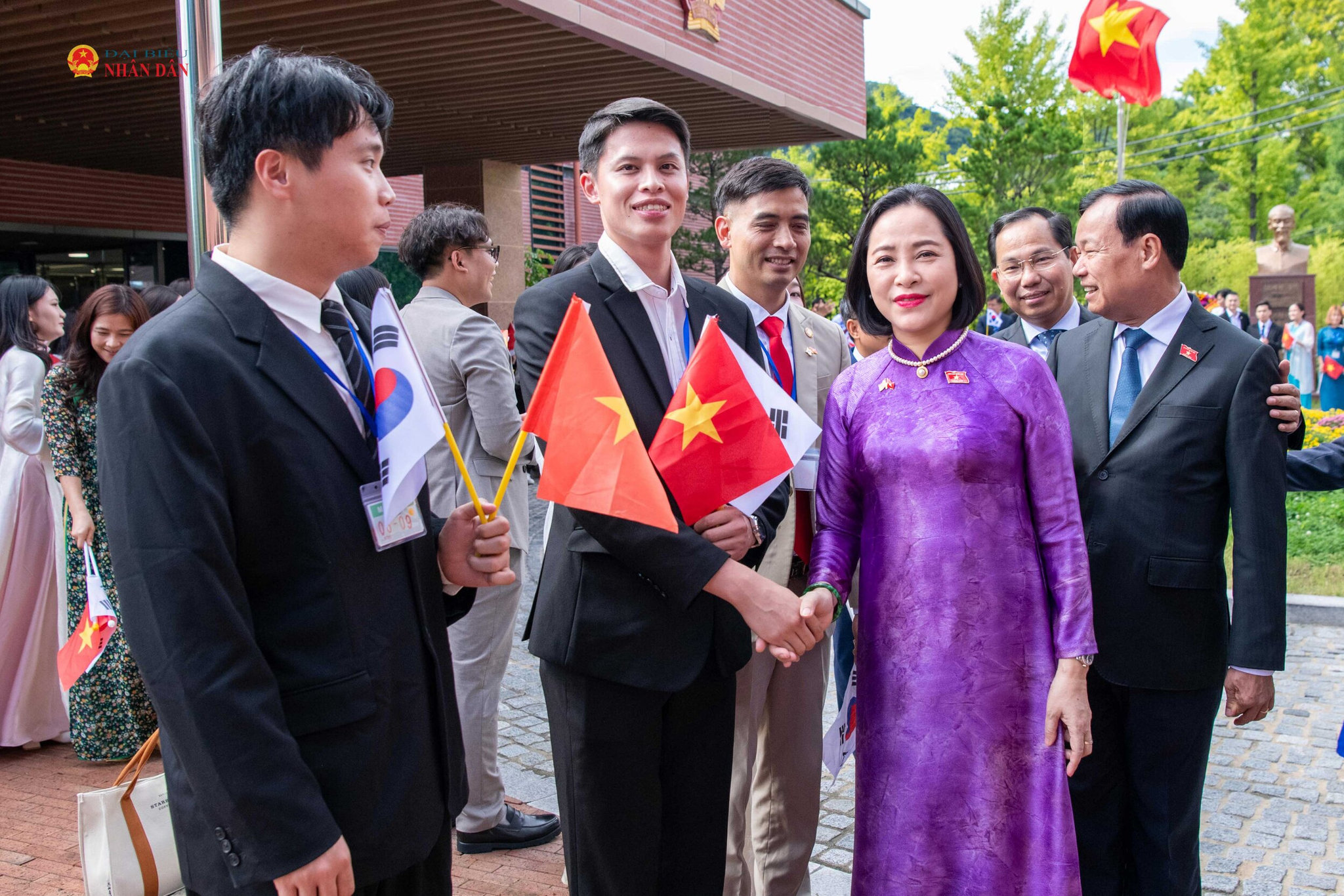 Phó Chủ tịch Quốc hội Nguyễn Thị Thanh và đoàn đại biểu cấp cao Việt Nam với cán bộ Đại sứ quán Việt Nam tại Hàn Quốc, cộng đồng người Việt Nam đang sinh sống, làm việc, học tập tại Hàn Quốc