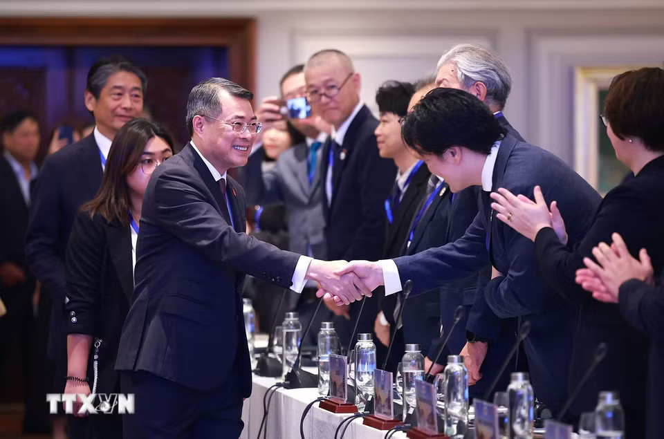 Thủ tướng Lê Minh Hưng với đại diện lãnh đạo các doanh nghiệp Nhật Bản tại Việt Nam