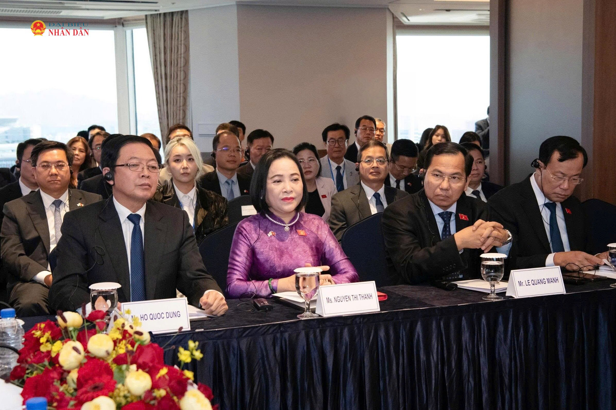 Phó Thủ tướng Hồ Quốc Dũng; Phó Chủ tịch Quốc hội Nguyễn Thị Thanh và các đại biểu dự cuộc gặp