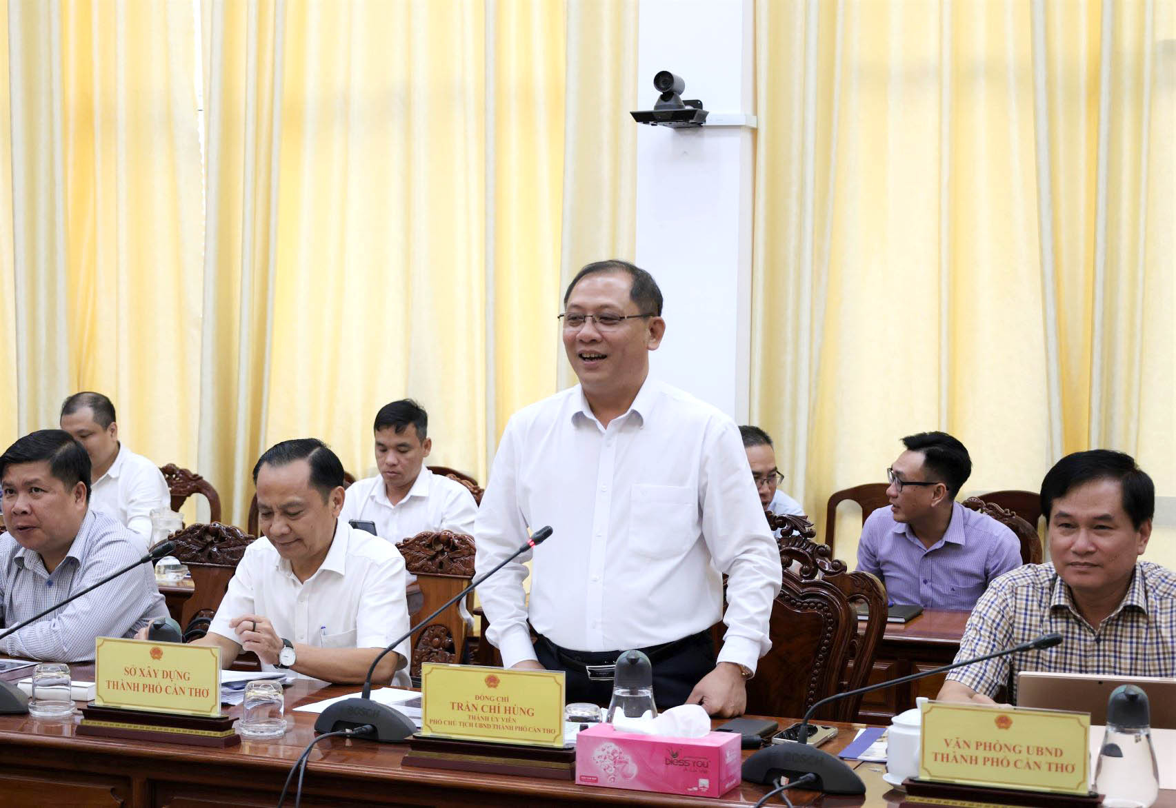 Phó Chủ tịch UBND TP. Cần Thơ Trần Chí Hùng phát biểu tại cuộc làm việc