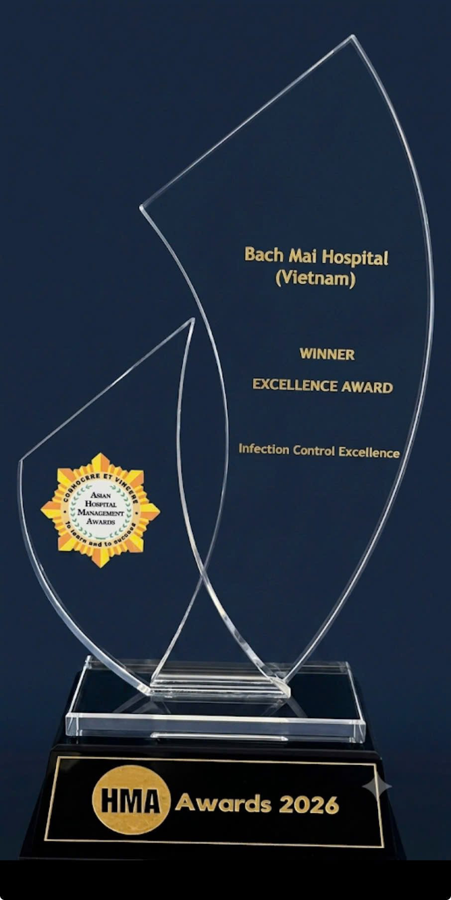 Bệnh viện Bạch Mai chính thức được vinh danh với giải thưởng danh giá Excellence Award ở hạng mục Infection Control Excellence (Quản lý kiểm soát nhiễm khuẩn xuất sắc) tại Lễ trao giải HMA Awards 2026 diễn ra tại Bangkok, Thái Lan