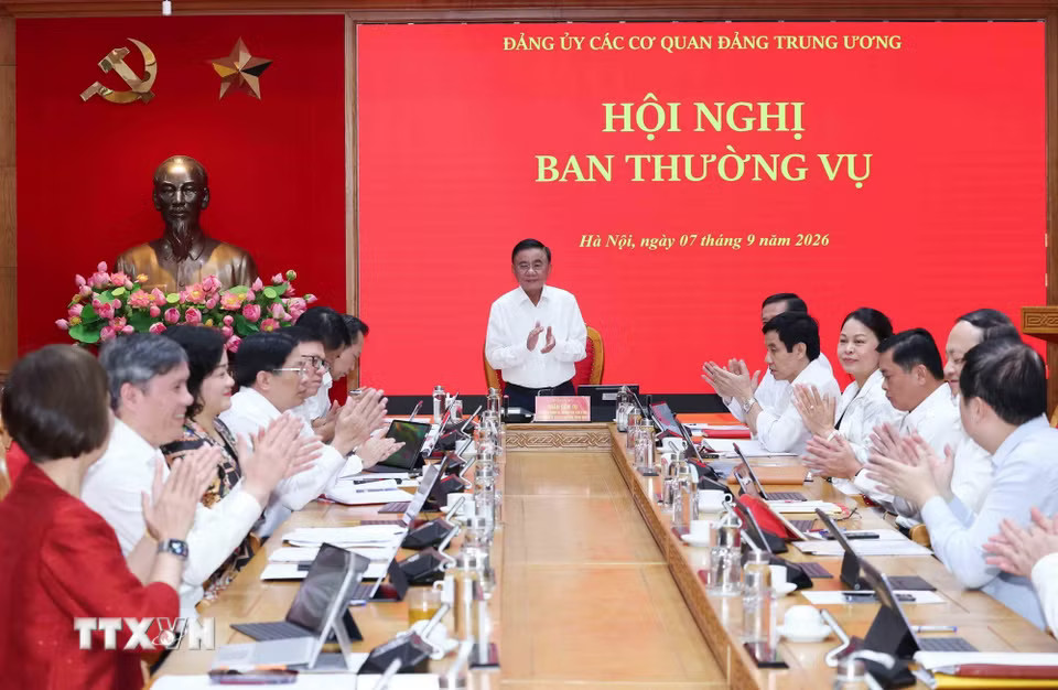 Thường trực Ban Bí thư, Bí thư Đảng uỷ các cơ quan Đảng Trung ương Trần Cẩm Tú chủ trì Hội nghị