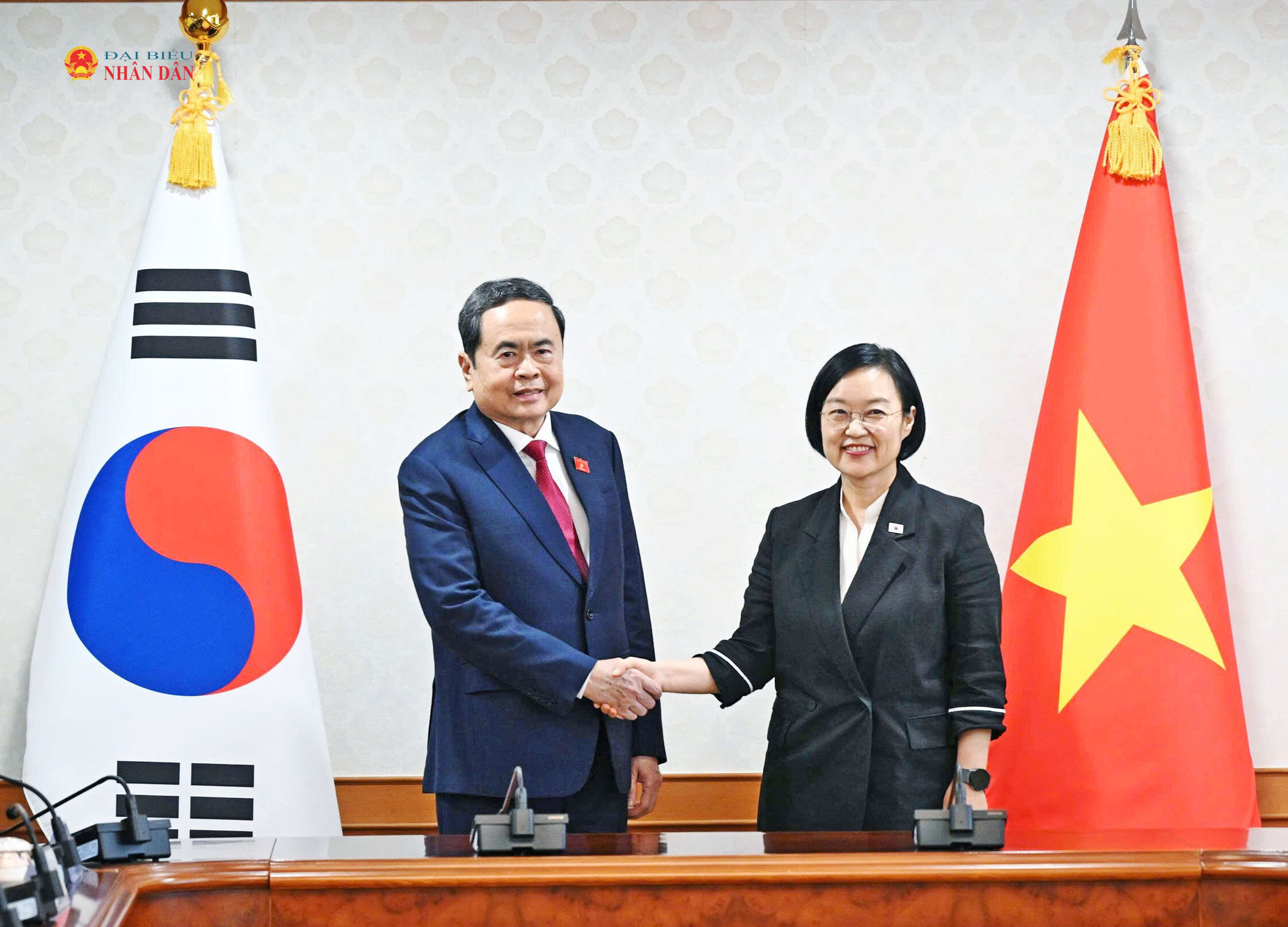 Chủ tịch Quốc hội Trần Thanh Mẫn hội kiến Thủ tướng Hàn Quốc Han Seong Sook.