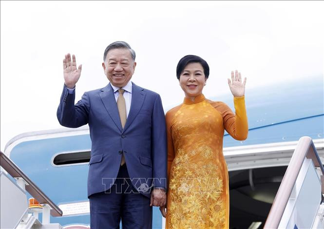 Tổng Bí thư, Chủ tịch nước Tô Lâm và Phu nhân đến sân bay Vnukovo, Moskva, Liên bang Nga