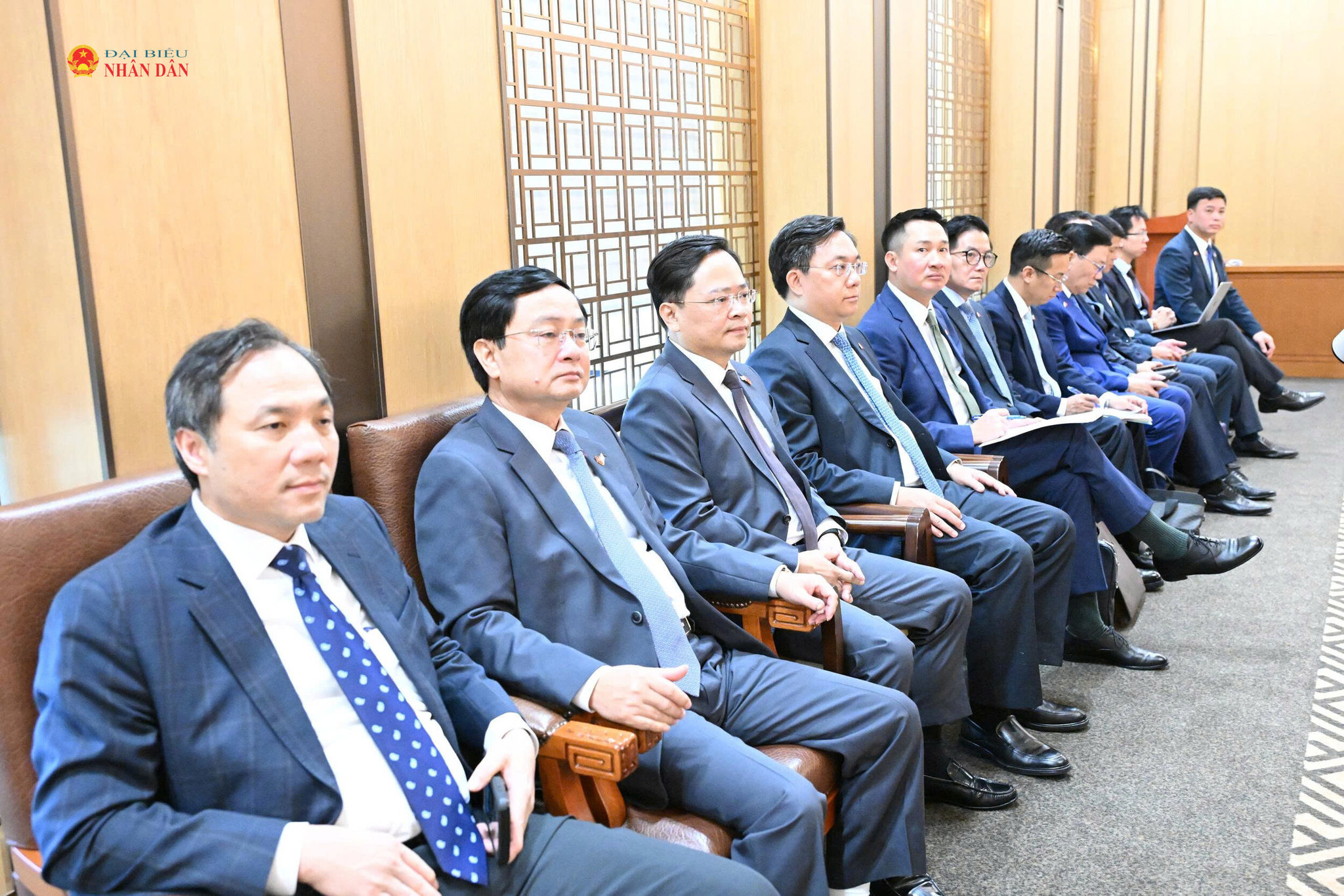 Các đại biểu Việt Nam tham dự hội đàm