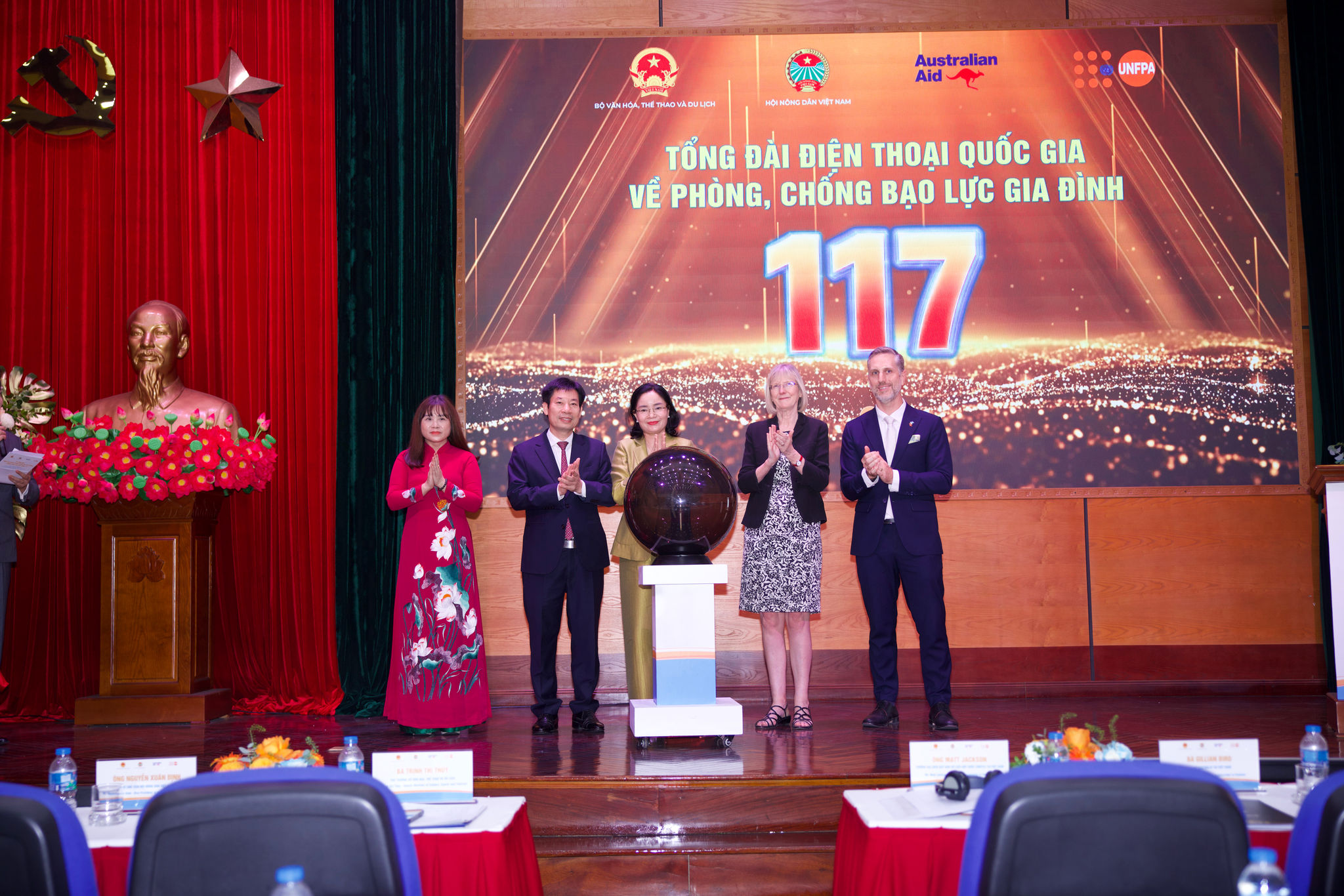 Nghi thức kích hoạt và đưa Tổng đài điện thoại quốc gia về phòng, chống bạo lực gia đình vào vận hành