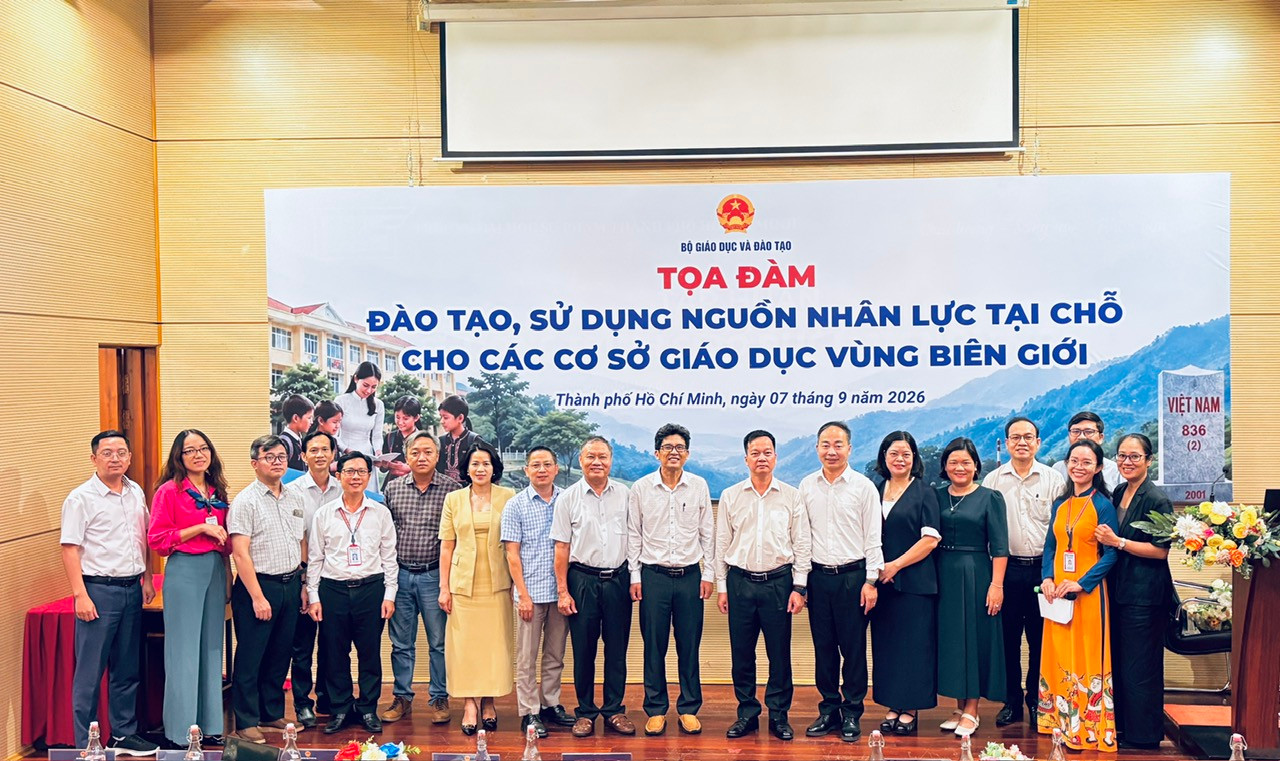 Đại biểu tham dự tọa đàm