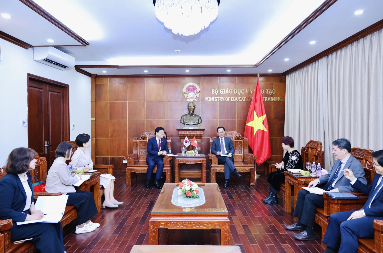 bộ trưởng giáo dục việt nam hàn quốc