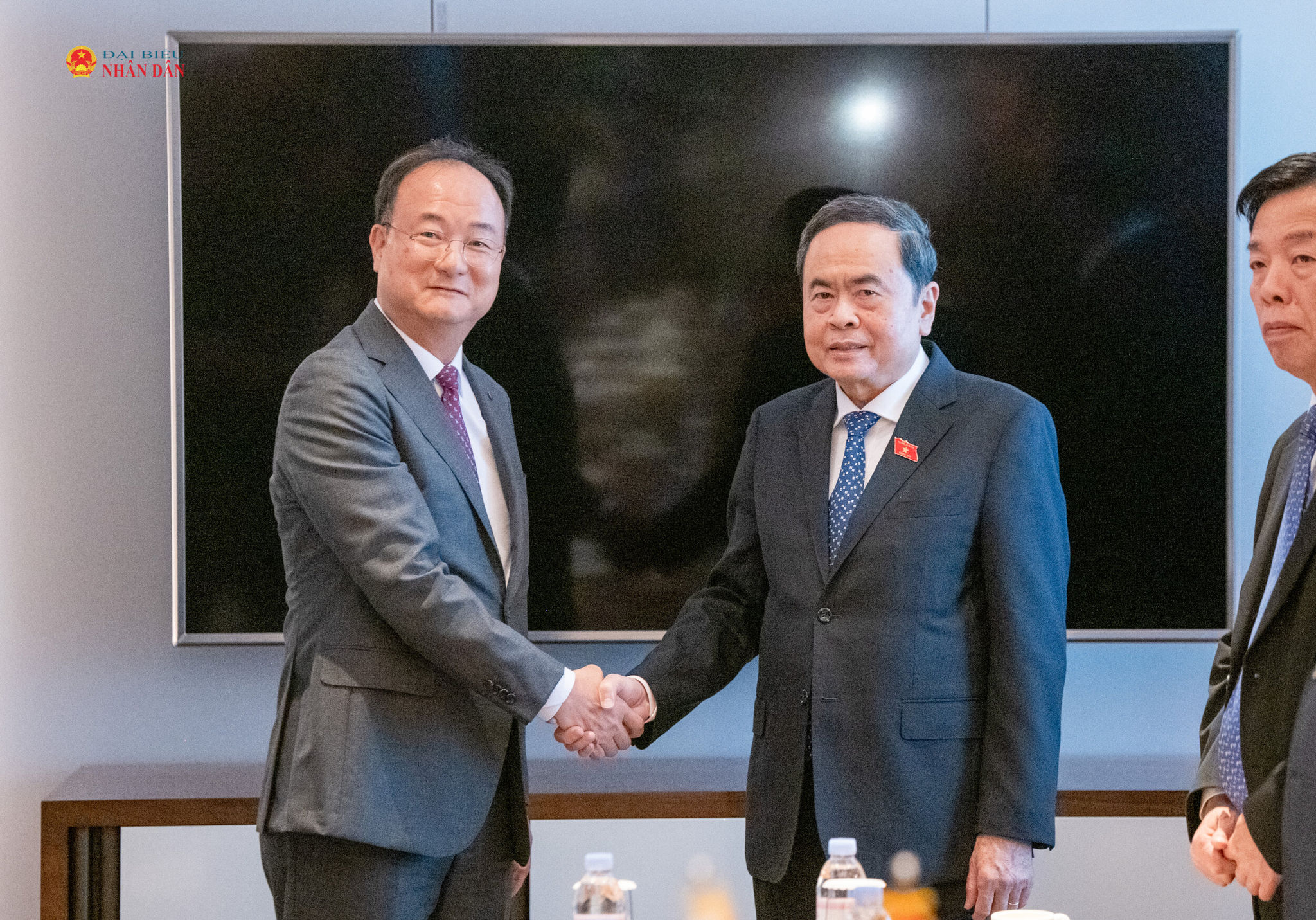 Chủ tịch Quốc hội Trần Thanh Mẫn tiếp Giám đốc điều hành LG Hyuksoo Moon