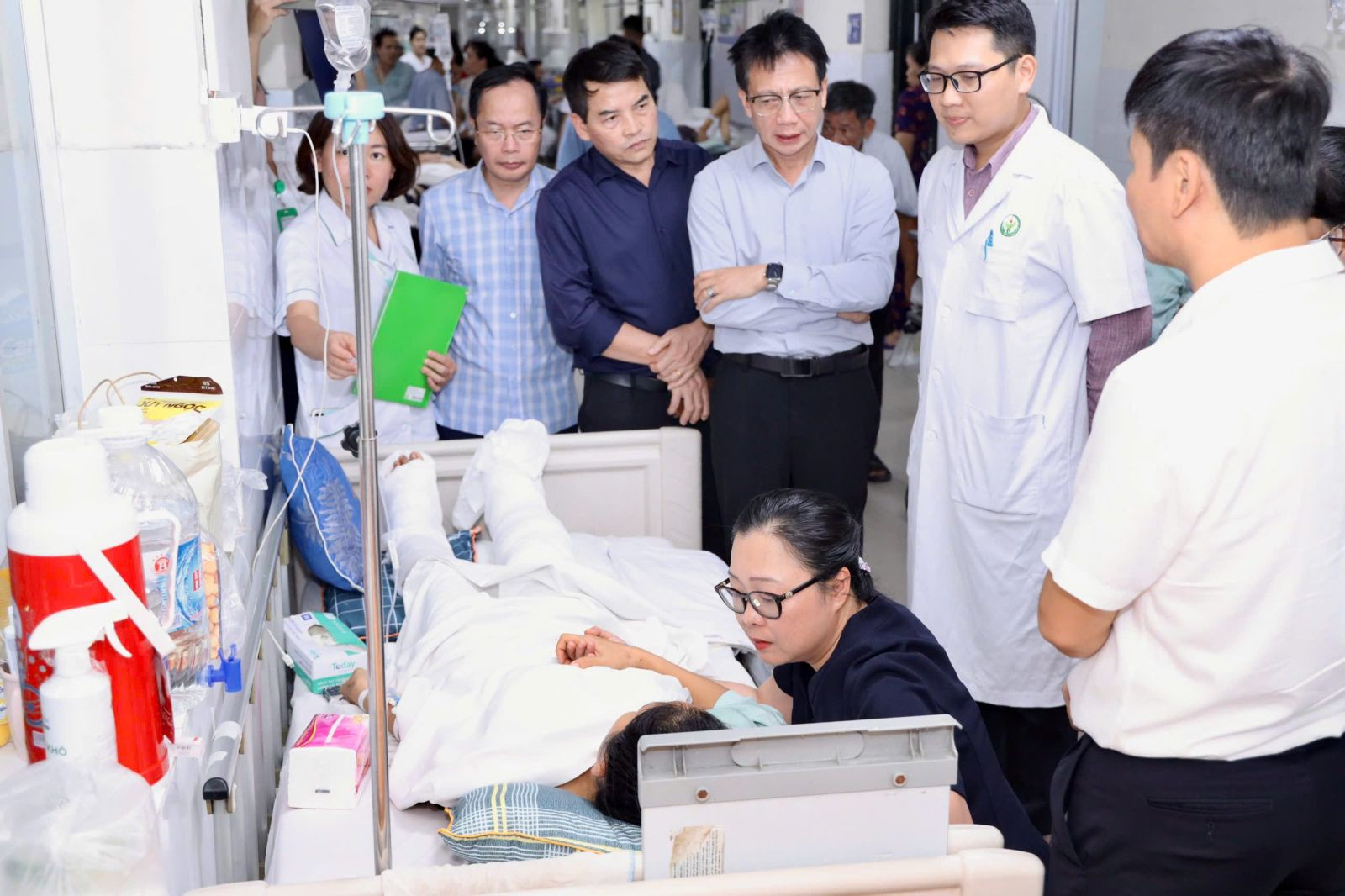 Cô giáo Hoàng Thị Hiền hiện đang được điều trị tích cực tại Bệnh viện Hữu nghị Việt Đức (Hà Nội)