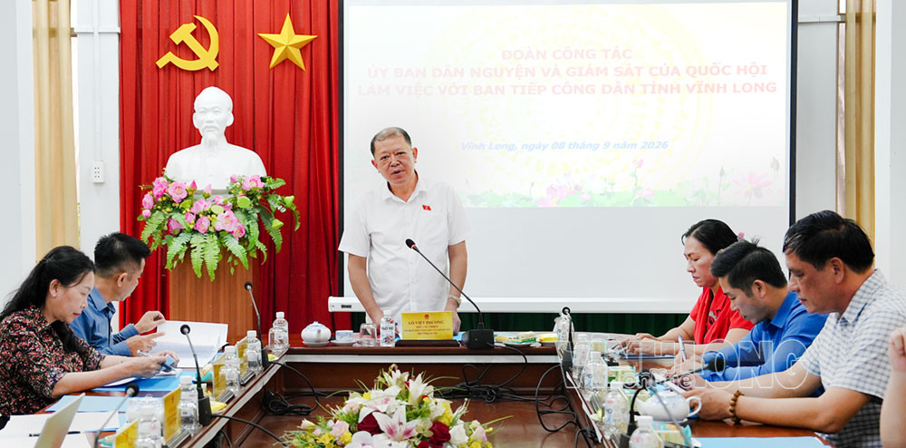 Phó Chủ nhiệm Ủy ban Dân nguyện và Giám sát Lò Việt Phương phát biểu tại buổi làm việc với Ban Tiếp công dân tỉnh Vĩnh Long