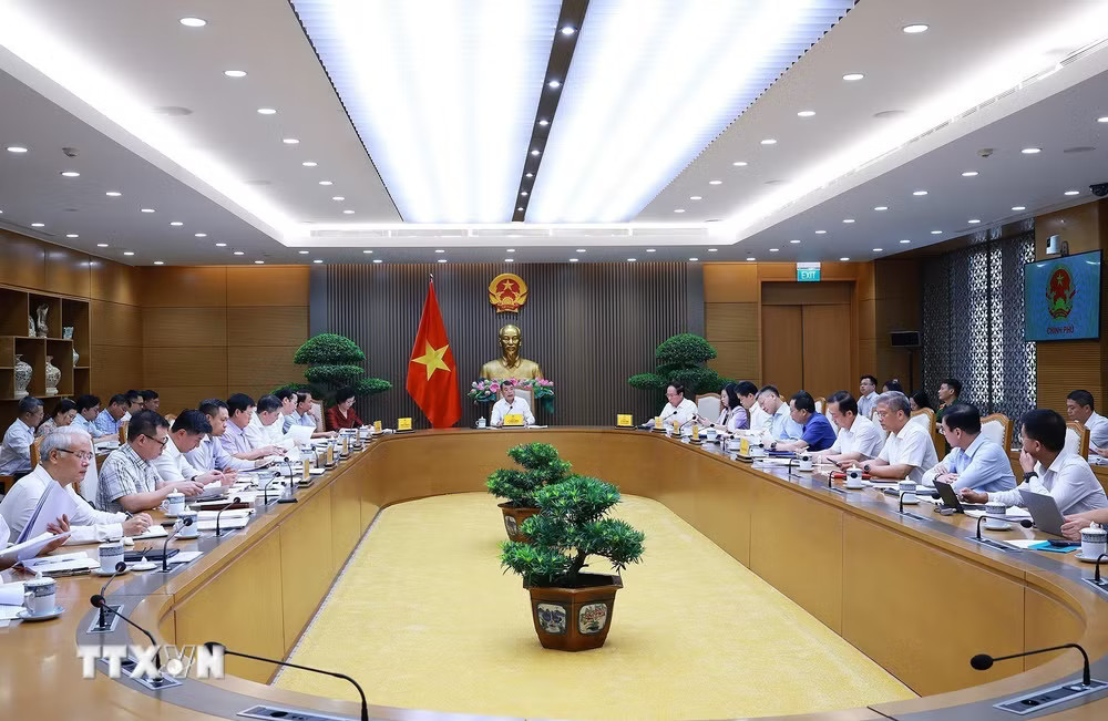 Thủ tướng Lê Minh Hưng làm việc với lãnh đạo Bộ Y tế và các bộ về dự thảo sửa đổi, bổ sung một số điều của luật trong lĩnh vực y tế