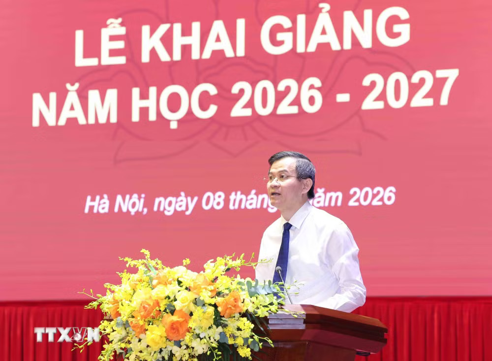 Đồng chí Đoàn Minh Huấn, Ủy viên Bộ Chính trị, Giám đốc Học viện Chính trị Quốc gia Hồ Chí Minh đọc diễn văn khai giảng