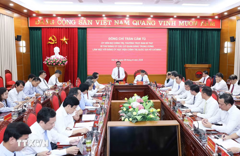Thường trực Ban Bí thư Trần Cẩm Tú chủ trì làm việc với Ban Thường vụ Đảng ủy Học viện Chính trị Quốc gia Hồ Chí Minh
