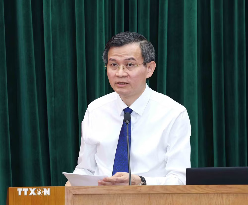 Giám đốc Học viện Chính trị Quốc gia Hồ Chí Minh Đoàn Minh Huấn phát biểu tại buổi làm việc