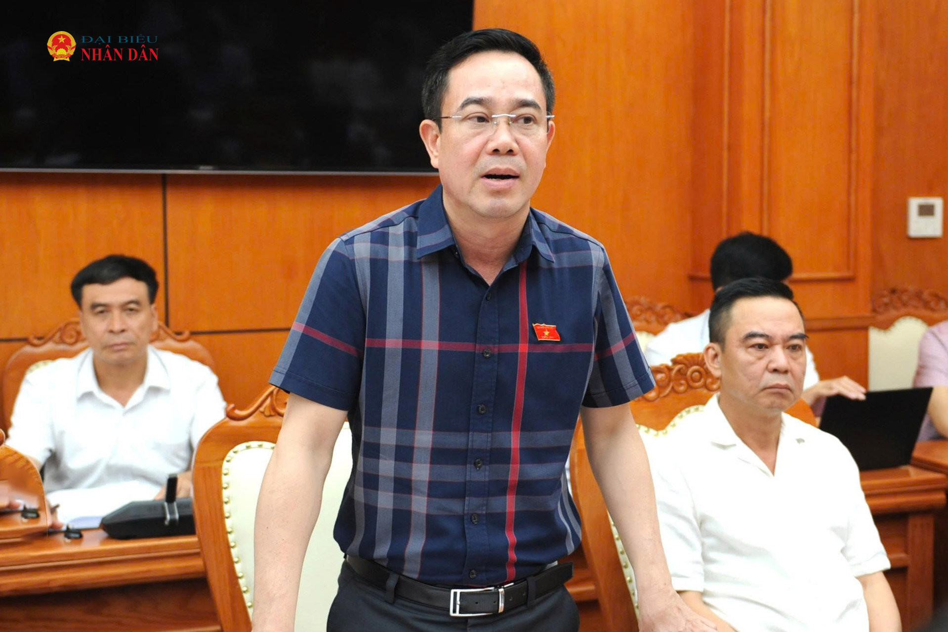 Phó trưởng đoàn chuyên trách Đoàn ĐBQH tỉnh Hưng Yên Nguyễn Văn Huy phát biểu
