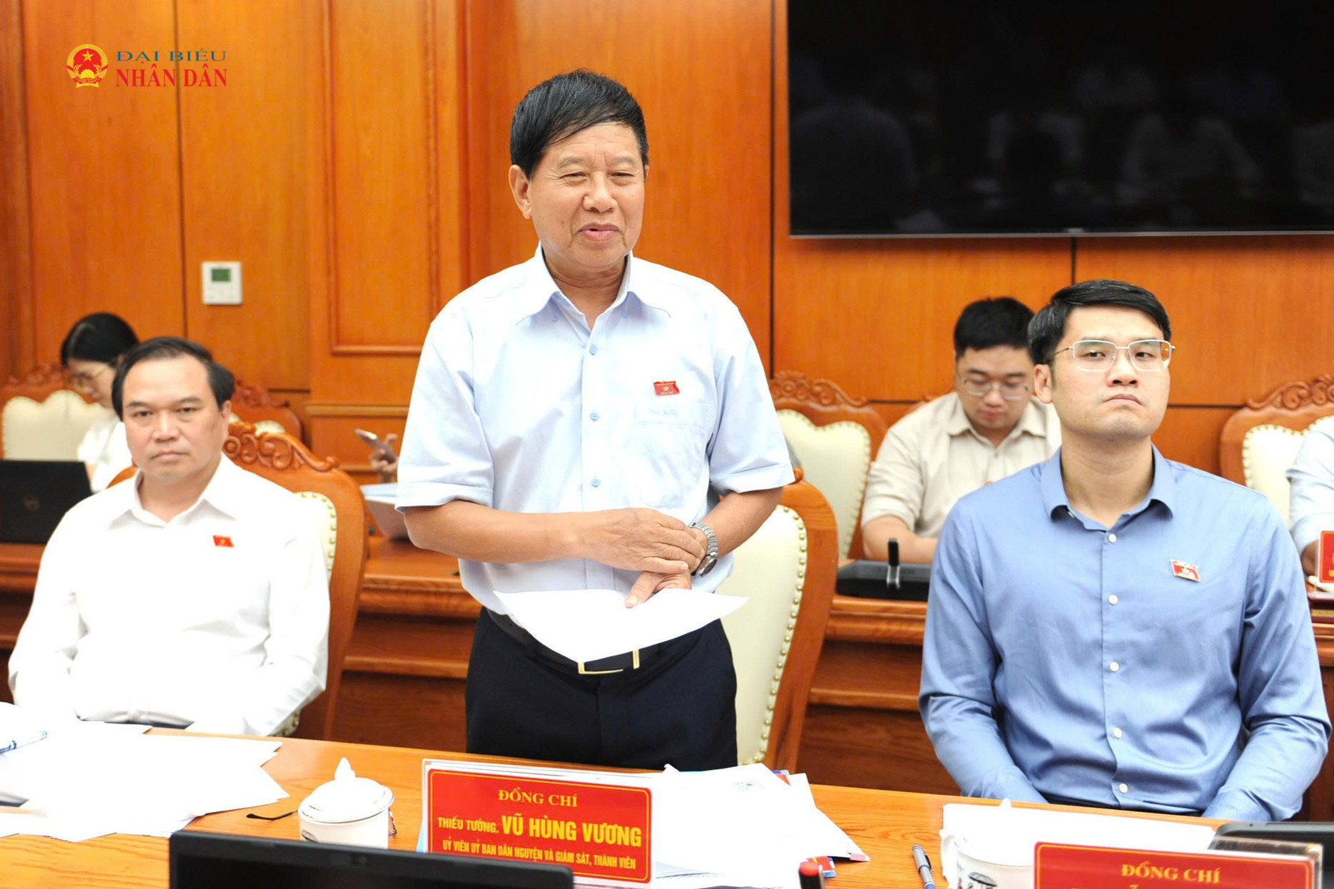 ĐBQH Vũ Hùng Vương (tỉnh Vĩnh Long) phát biểu tại buổi làm việc