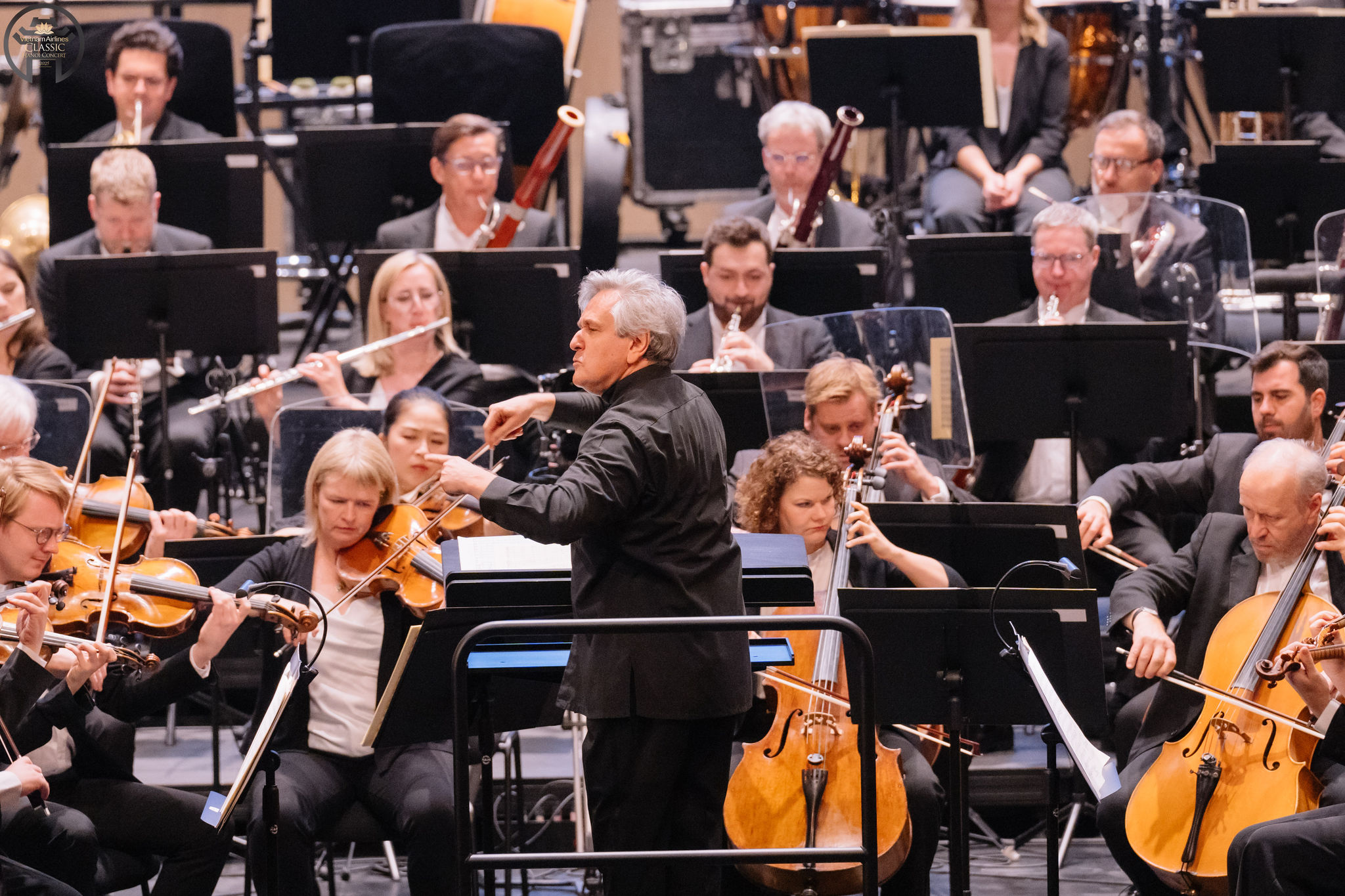 2. Dàn nhạc giao hưởng London Symphony Orchestra và nhạc trưởng Sir Antonio Pappano hứa hẹn mang đến những khoảnh khắc thăng hoa tại Nhà hát Hồ Gươm