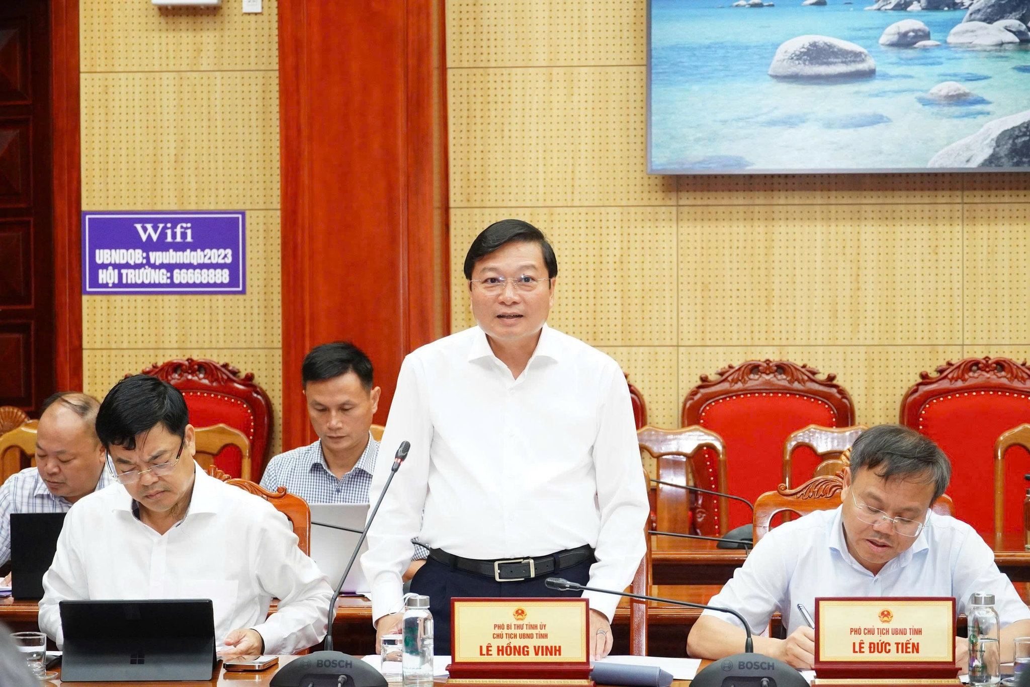 Chủ tịch UBND tỉnh Quảng Trị Lê Hồng Vinh phát biểu tại buổi làm việc giữa EVN và tỉnh Quảng Trị