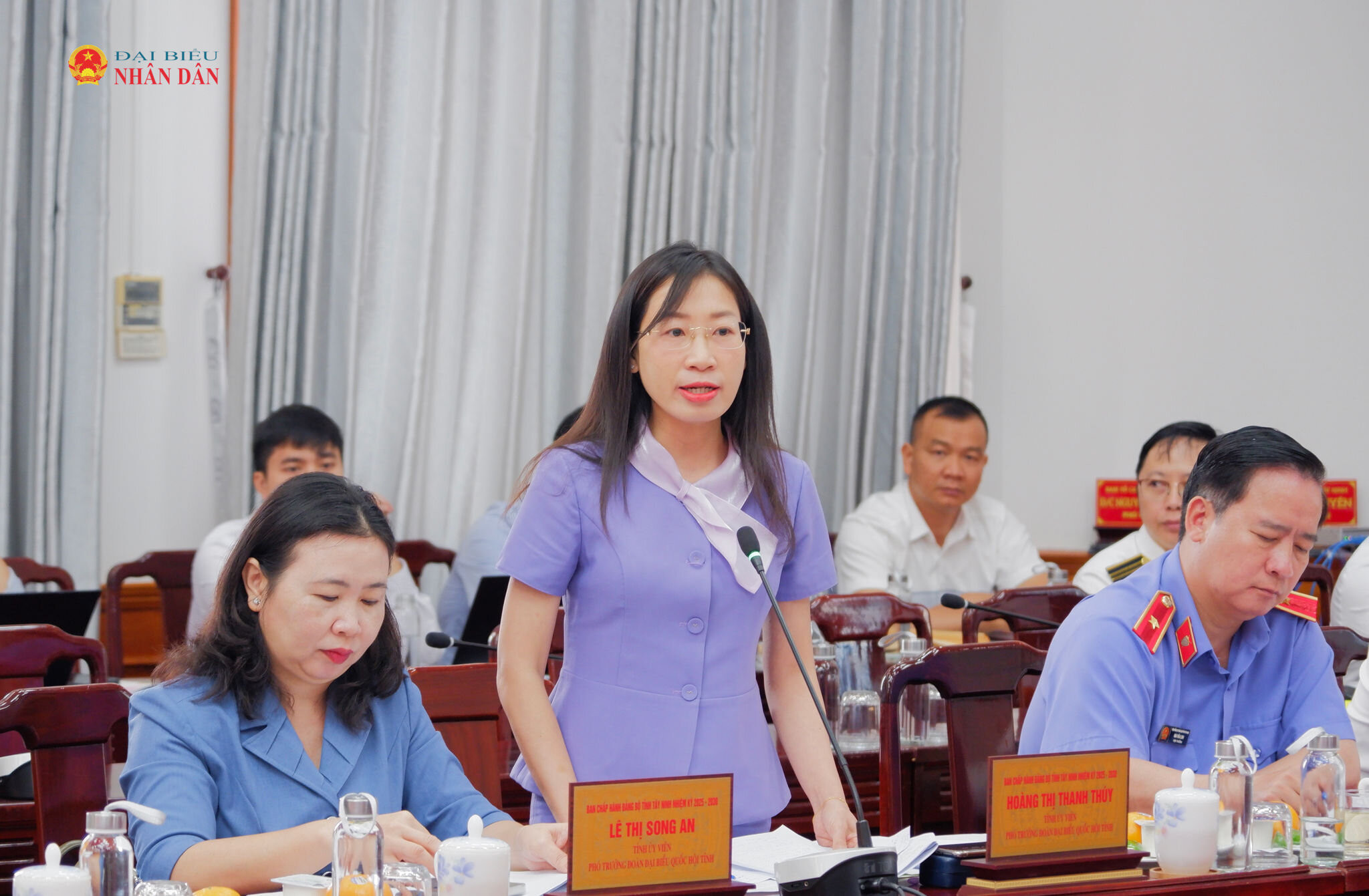Phó trưởng đoàn chuyên trách Đoàn ĐBQH tỉnh Tây Ninh Hoàng Thị Thanh Thuý báo cáo tại cuộc làm việc