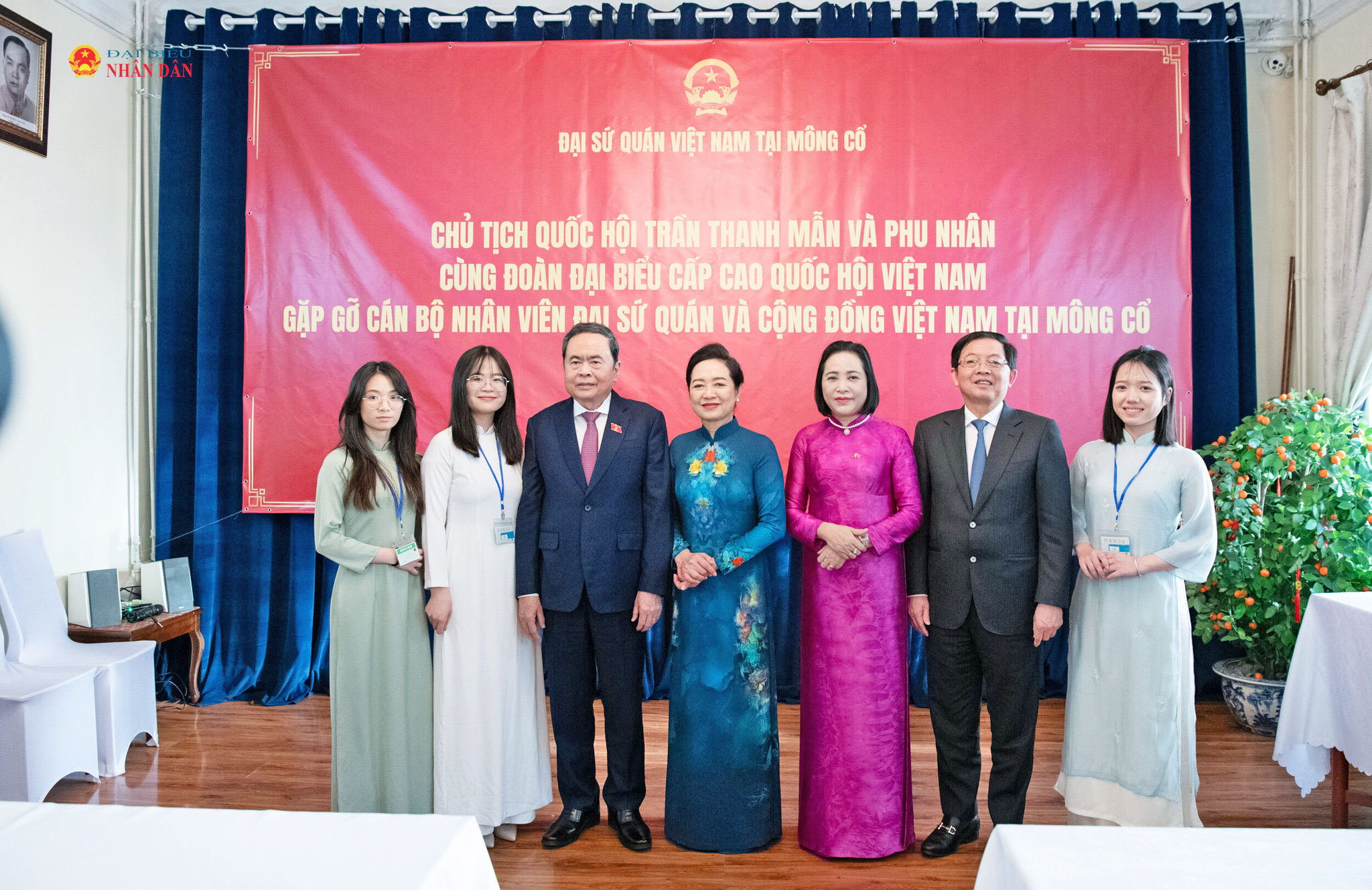 Chủ tịch Quốc hội Trần Thanh Mẫn và Phu nhân Nguyễn Thị Thanh Nga với các đại biểu dự cuộc gặp mặt