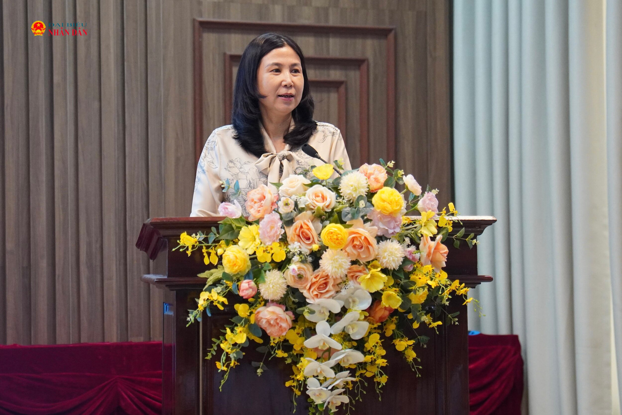 Bí thư Đảng ủy phường Đông Ngạc Đặng Hương Giang phát biểu tại hội nghị.